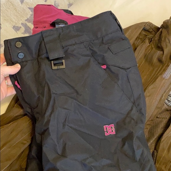 DC women’s snowboarding suit set - Picture 3 of 8